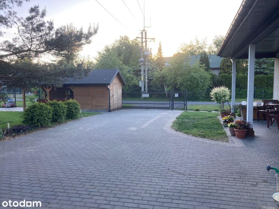 Parterowy dom 150 m² - 1000 m² działki  - 2 garaże - bezpośrednio