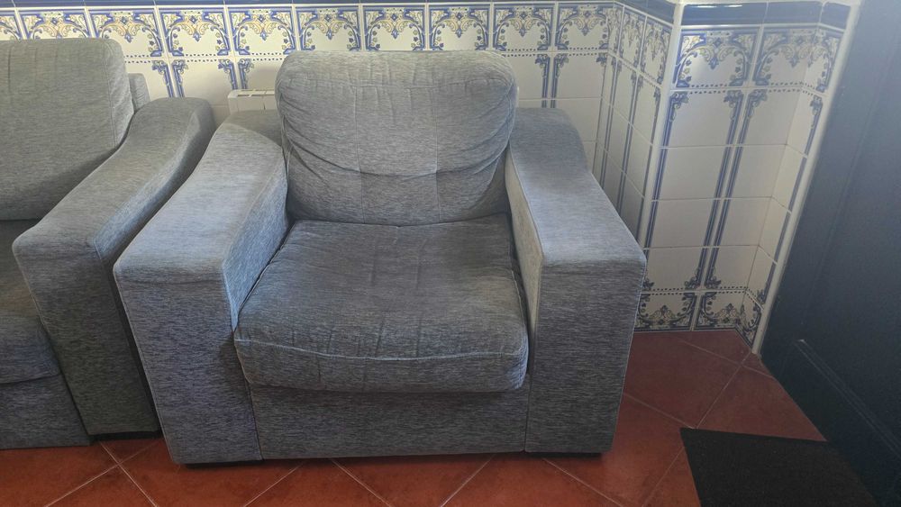 Vendo conjunto de sofá e cadeirão
