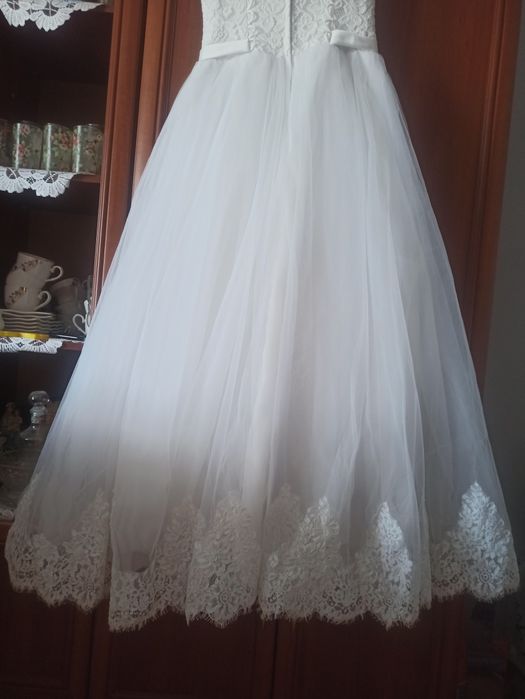 Біле весільне плаття