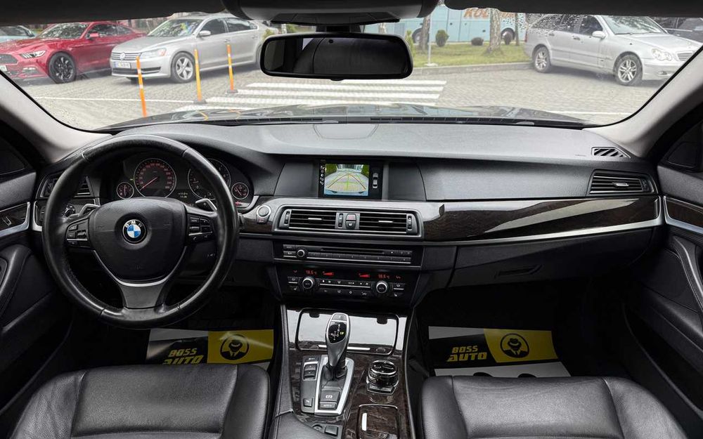 BMW 520I 2012 року