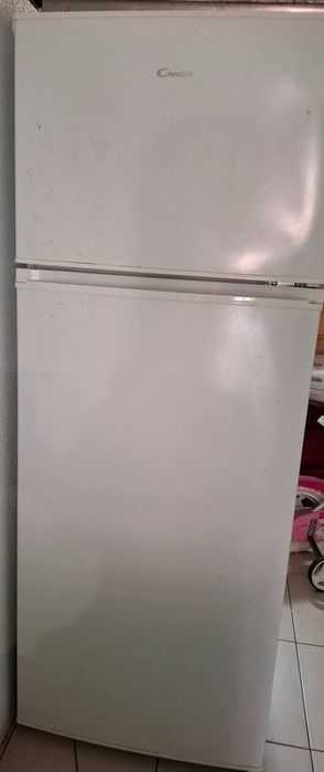 Frigorífico FUNCIONAL. Bom estado geral.
Para quem chegar primeiro. Nã