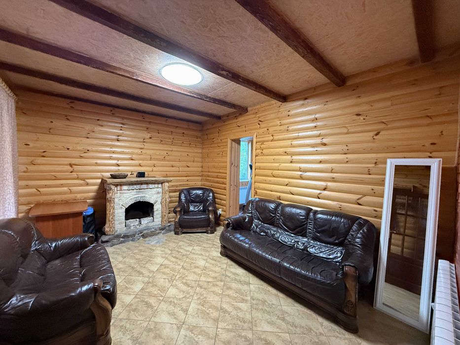 Продам приватний будинок з земельною ділянкою