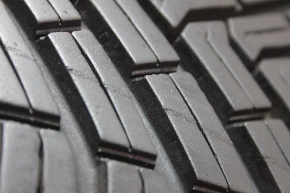 215/65/17 Continental AllSeasonContact 215/65 R17 99V 2x7,7mm 2022r
