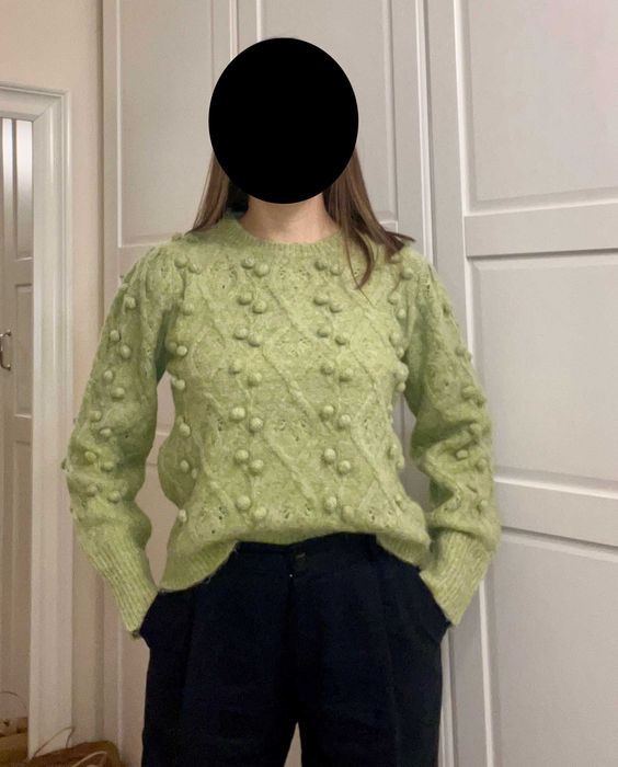 Zielony sweter ciepły