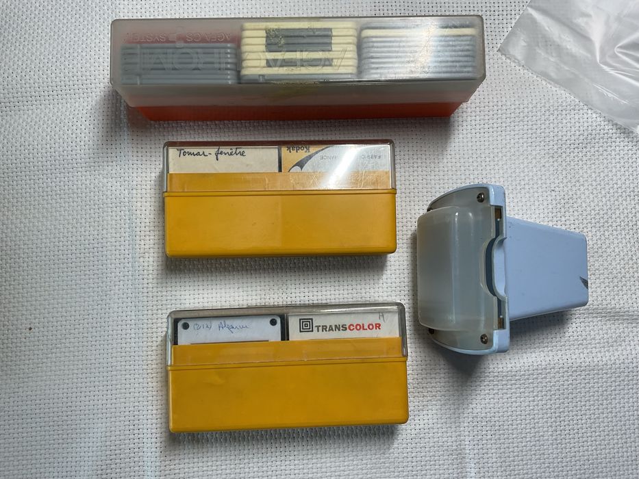 Visor antigo de slides e cerca de 50 slides antigos