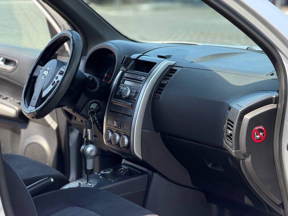 Nissan Xtrail целый