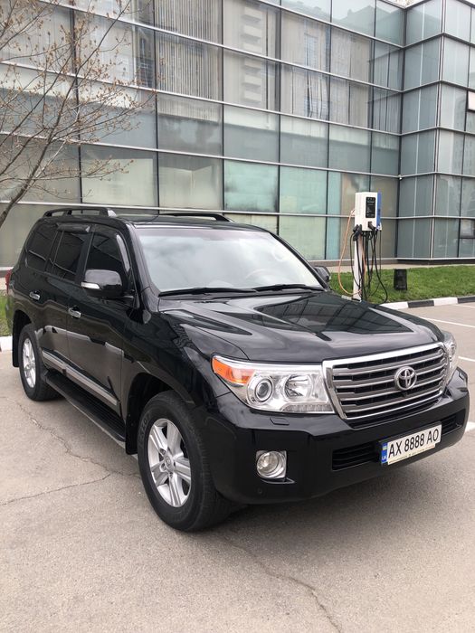 Продам автомобіль Тойота 200