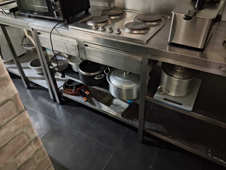 Loja Comercial com Snack-Bar instalado -Trespassar ou Arrendar