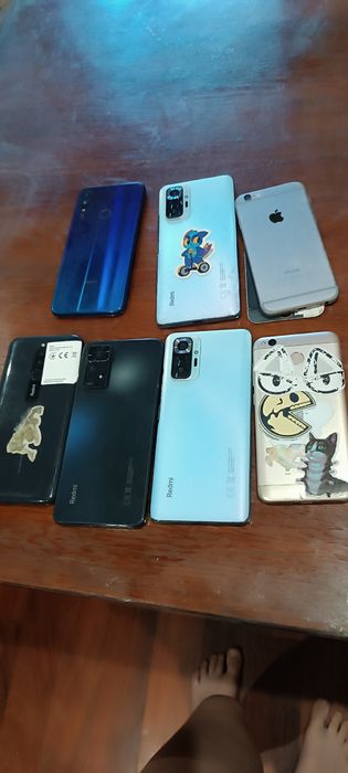 Продам стопку смартфонів на деталі.