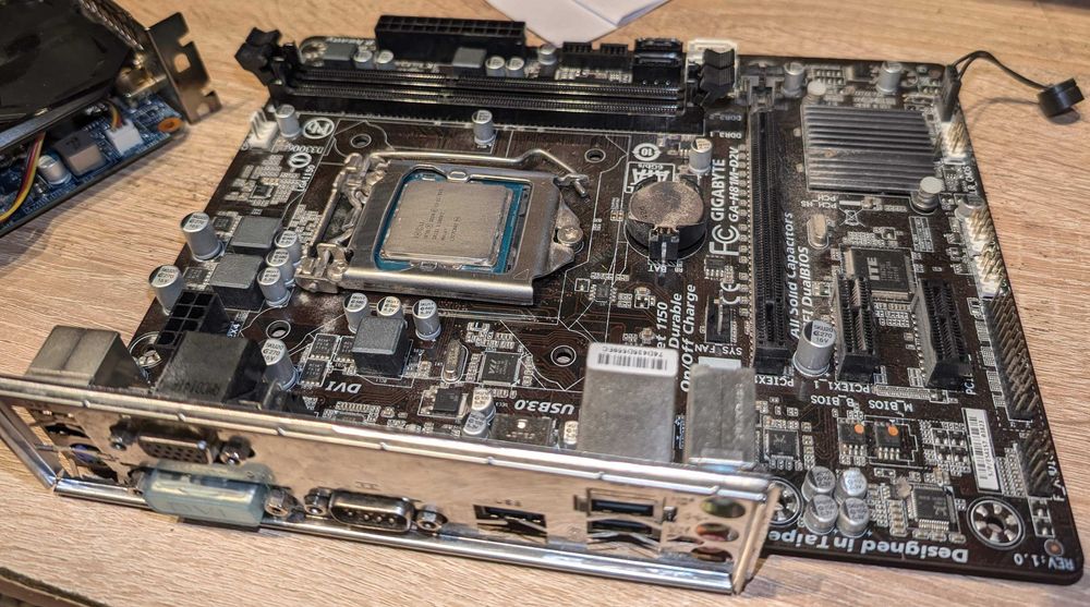 ga-h81m-d2v (rev. 1.0) + XEON E3-1270V3