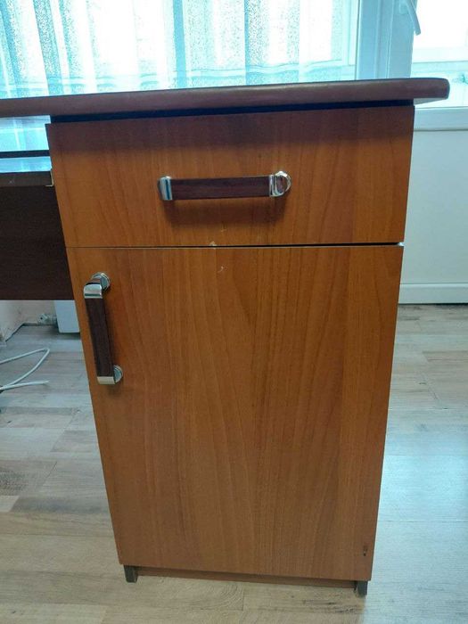 Стіл для вітальні