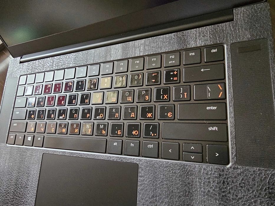 Продам геймерський ноутбук Razer Blade 15 Base