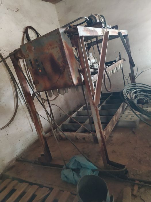 Вібропрес для виробництва бетонних блоків