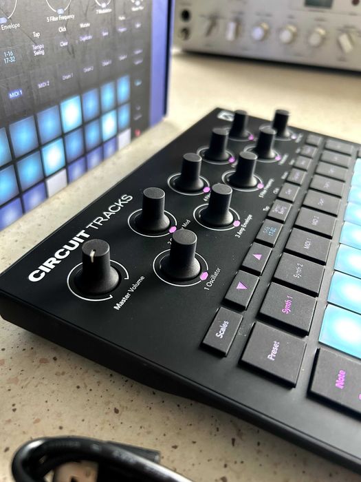 Novation Circuit Tracks・32GBカード付き Novation Circuit Tracks