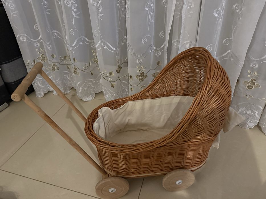 Wiklinowy wozek dla lalek
