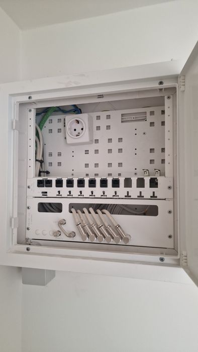 Eletricista — Reparações e Instalações Elétricas