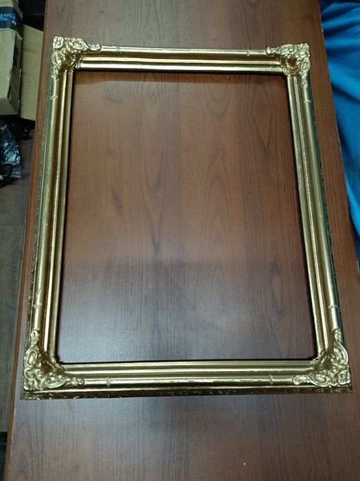 Piękna bardzo stara rama żeźbiona w kolorze złotym 58x 47 cm