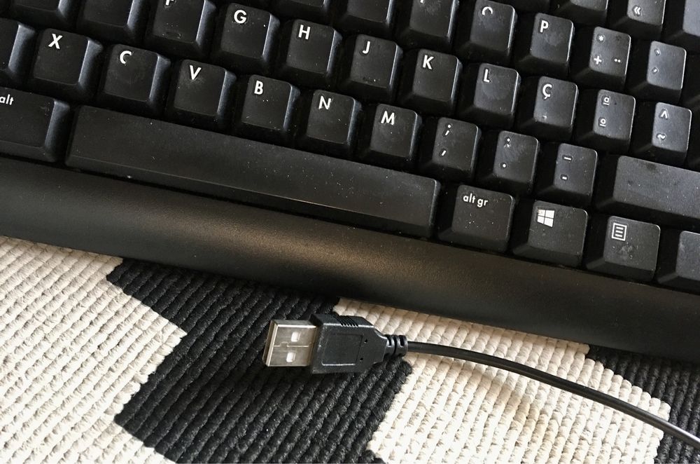 Teclado Trust com fio