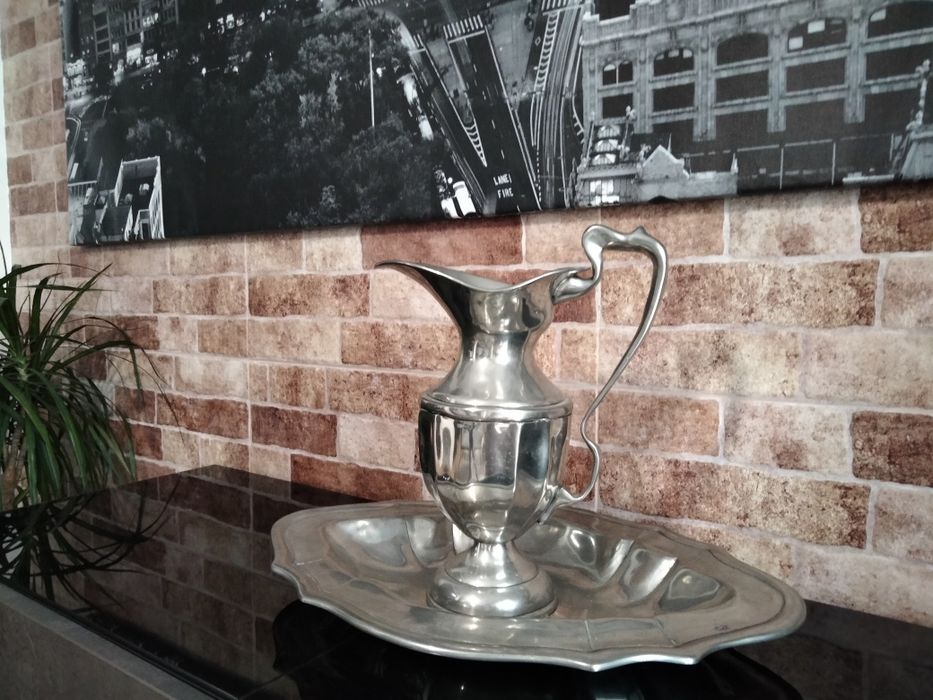 Grão Vasco Viseu Pitcher + Tray
