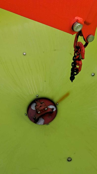 Balde de adubo e grua Rocha