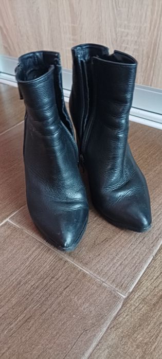 Продам осінньо-весняні чобітки