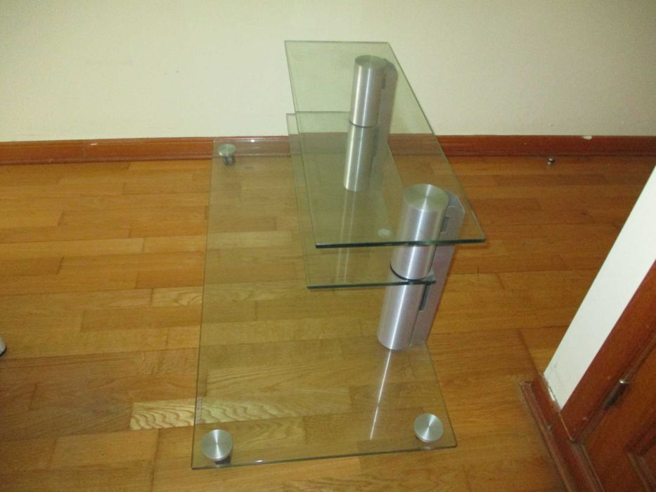 Mesa TV Vidro Três Prateleiras