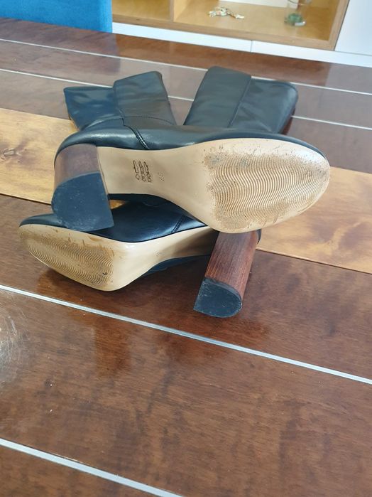 Botas altas de senhora em pele como novas