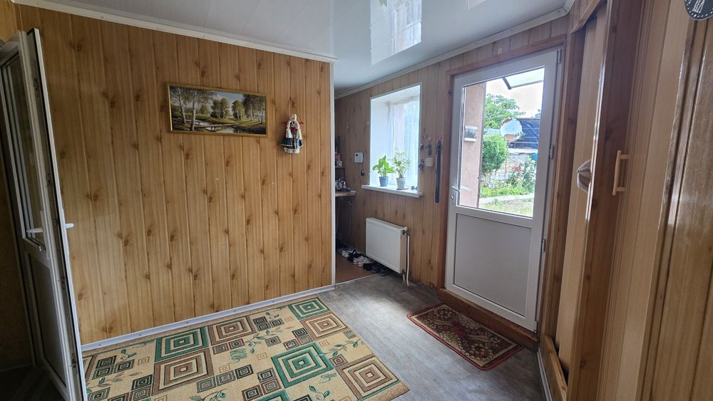 Продаж будинок з ремонтом для родини