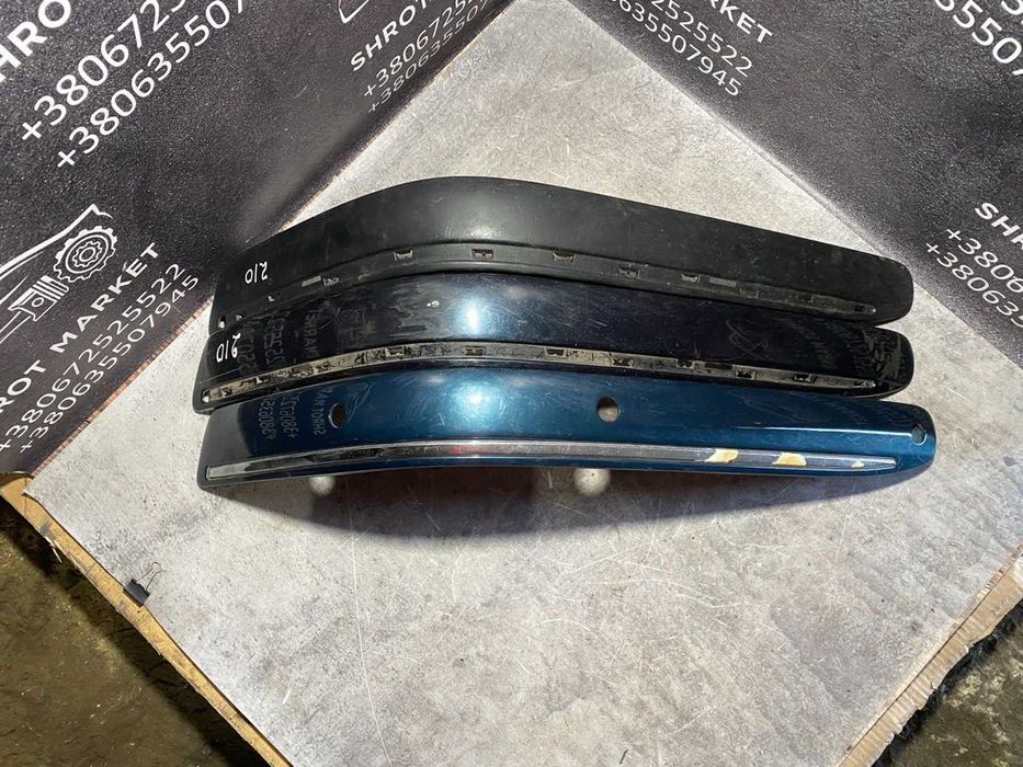 Накладка молдинг переднього бампера Mercedes W210 A2108851521