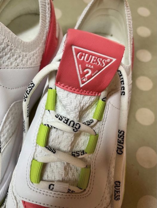Ténis Guess 39 brancos, rosa e verde