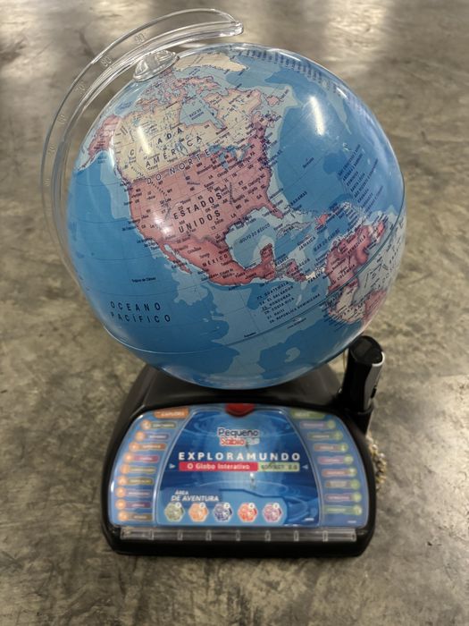Globo interactivo  Clementoni 2.0