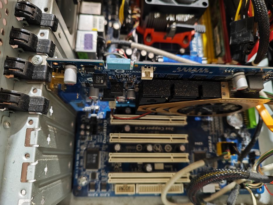 Komputer PC + Monitor + Klawiatura, AMD  2Gb RAM Obudowa z LCD Gratis