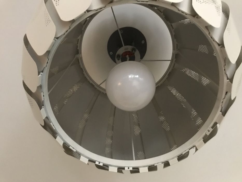 lampa sufitowa wraz z żarówką