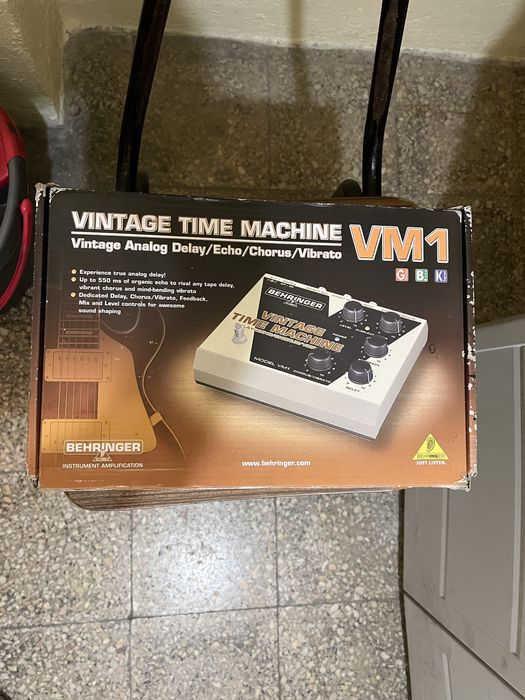 Pedaleira Behringer Vintage Time Machine Model VM1 Santo António