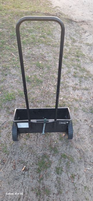 Siewnik do nawozu / trawy