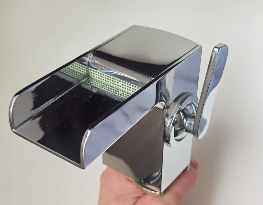 Baterie łazienkowe zestaw kaskadowy