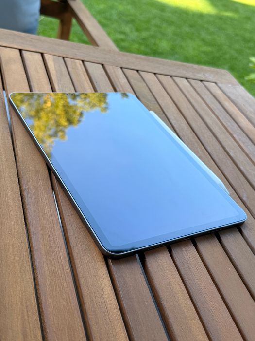 BOGATY ZESTAW Apple iPad Pro 11″ 4. generacji M2 128GB Wi‑Fi Space Gray + Logitech Combo Touch + Smart Folio + szkło 3MK