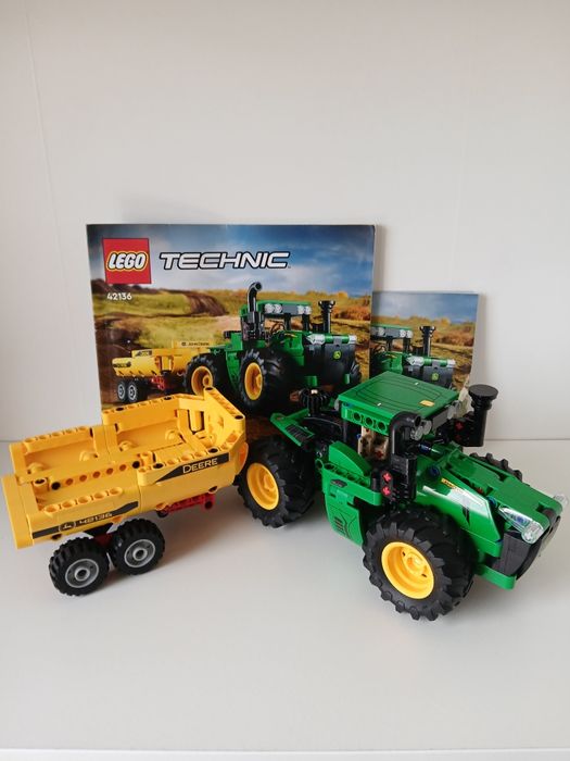 LEGO Technic 42136 - Traktor John Deere 9620R 4WD