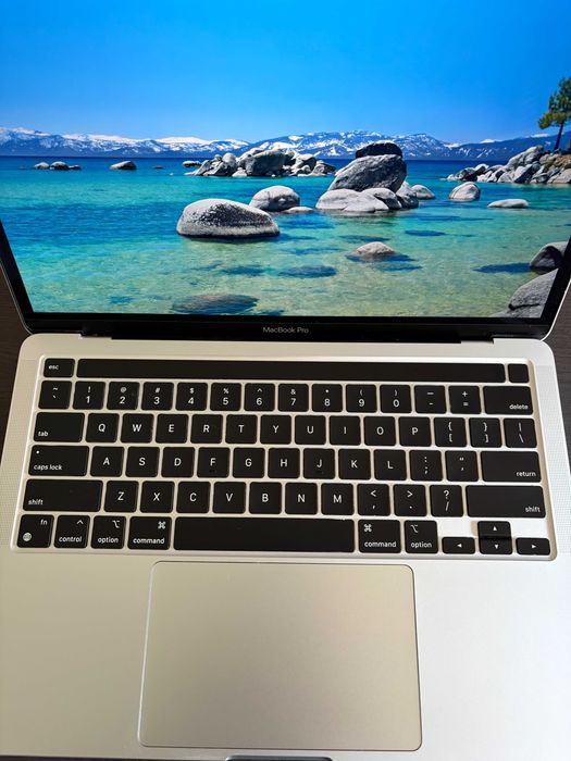 MacBook Pro 13" M1 (2020) — 8GB/256GB — Excelente Estado