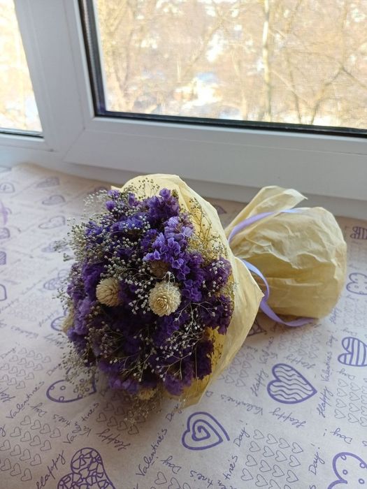 Весняні букетики з сухоцвітів