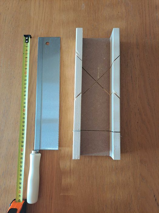 Pistola de cola quente + serra + caixa esquadria