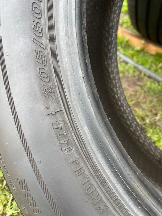 Шини. . 205/60/16