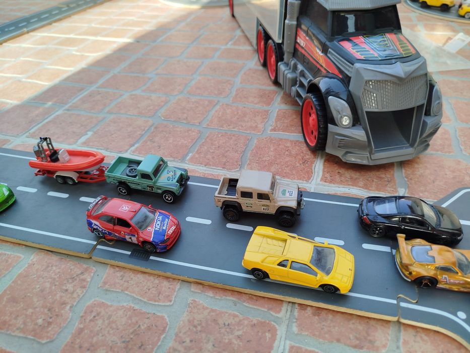 Diversos carros Hotweels