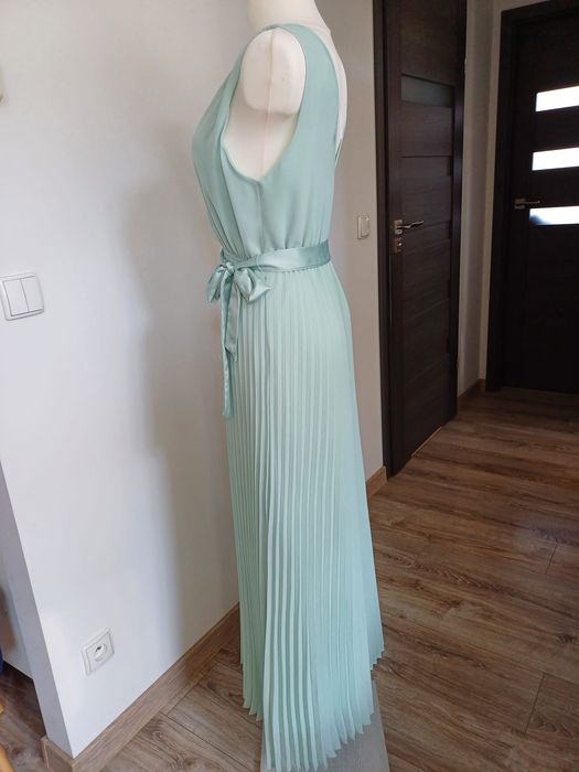Elegancka sukienka plisowana bez rękawa Amisu rozm 38/40.