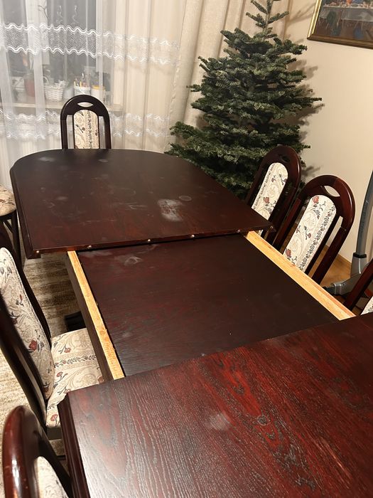 Stół rozkladany z krzesłami