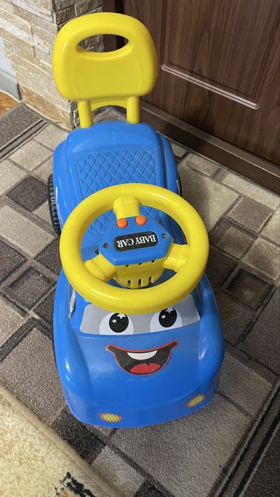 Дитяча автівка толокар