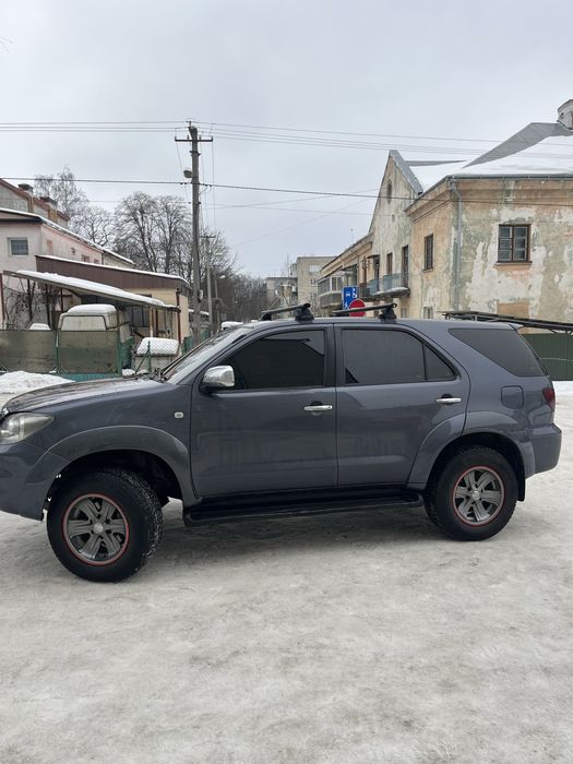 Toyota Fortuner 2.7