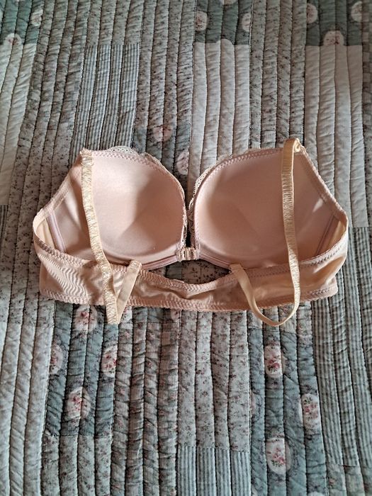 Бюстгалтер застібка спереді 85 С