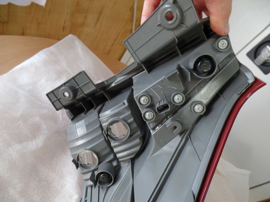 Sie6 Lampa lewa tylna honda crv IV crv-IV oryginalna przedlift BDB stan