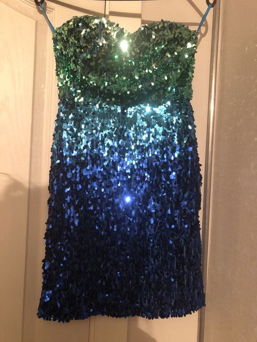 Плаття в пайєтках